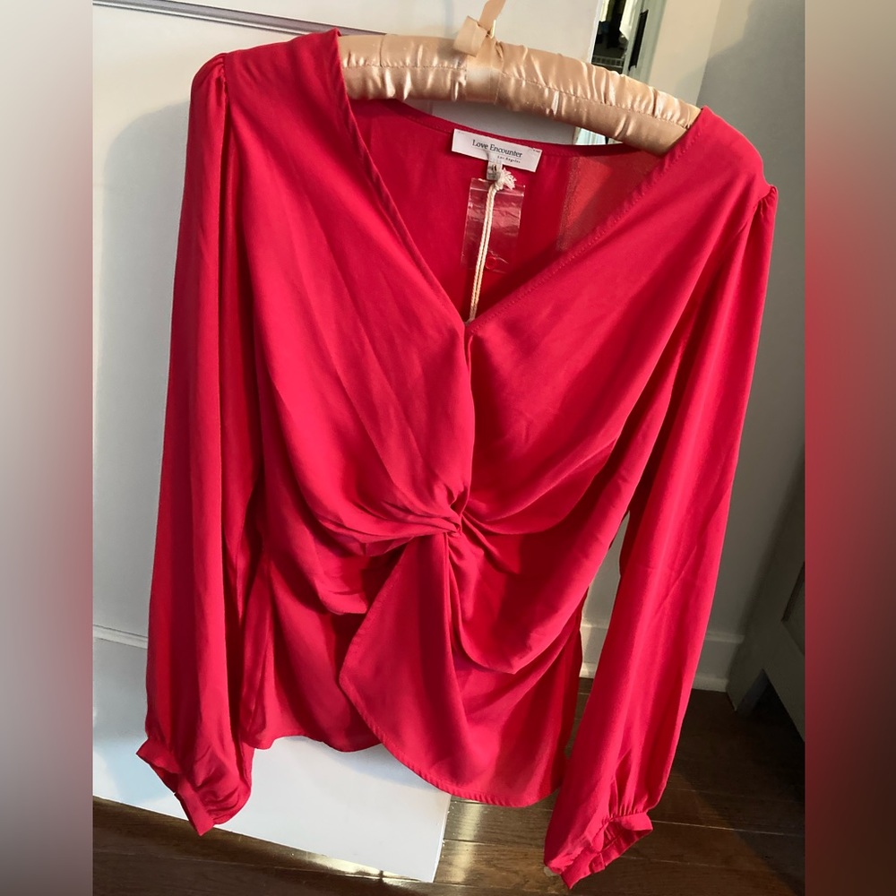 Love Encounter size L NWT twist front top